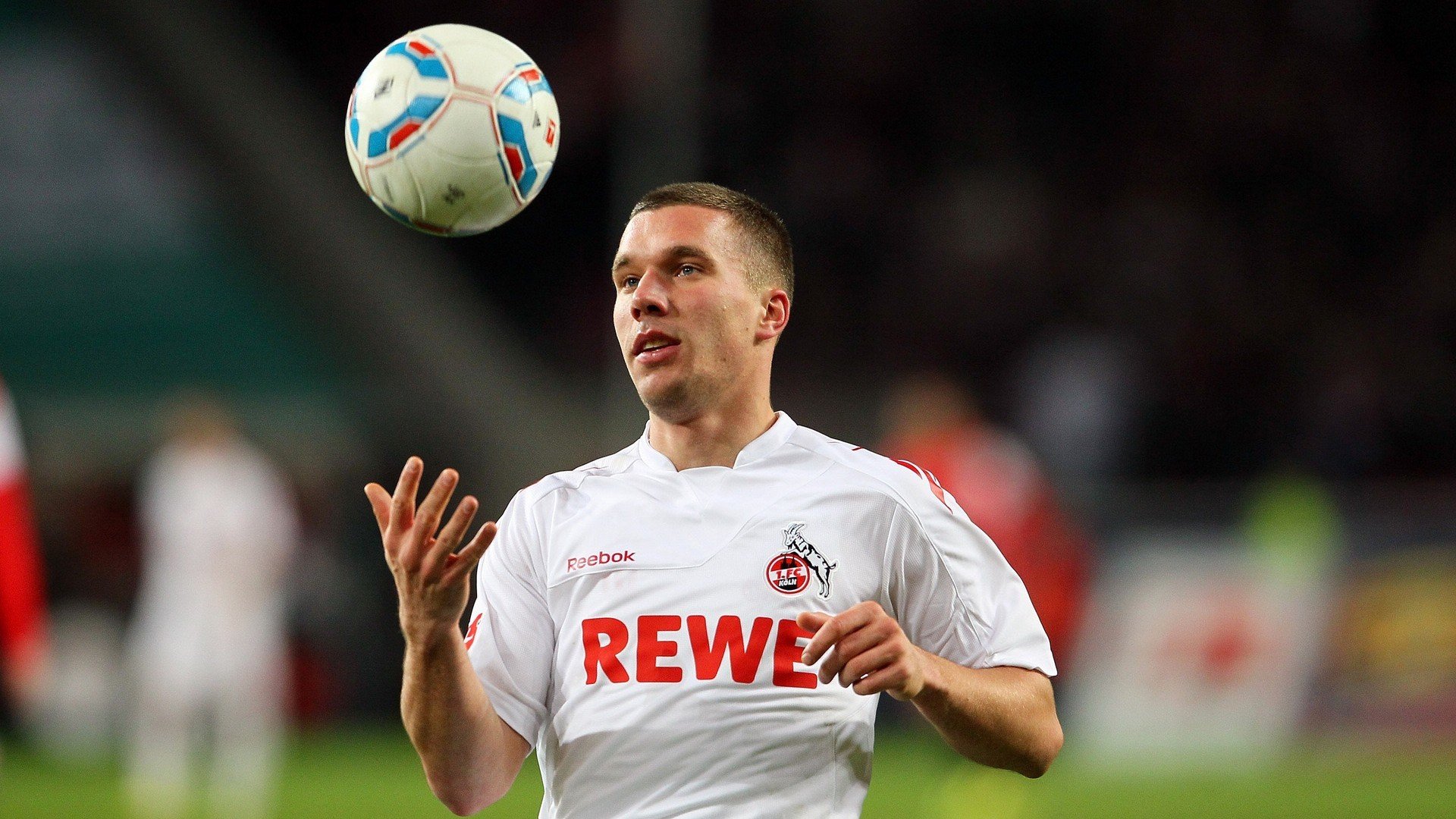 _夜空足球赛：星光下的激情时刻_，星空说足球