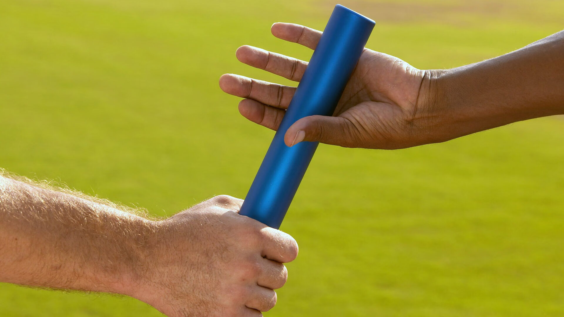 美国男足在巴黎奥运会比赛中以2-1战胜葡萄牙，美国足球队奥运会